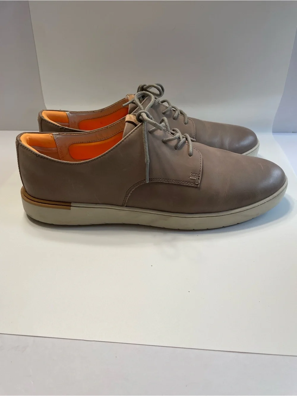 Hush Puppies Men’s Taupe Leather Lace-Up Oxfords with Orange Insole